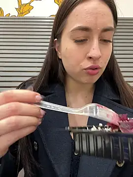 Holly Play online show from 01.21.25