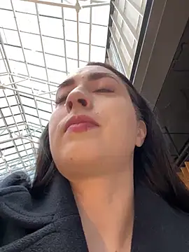 Holly Play online show from 02.01.25