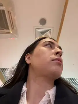 Holly Play online show from 02.10.25