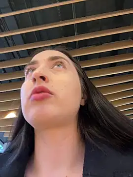 Holly Play online show from 02.11.25