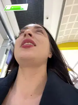 Holly Play online show from 02.14.25