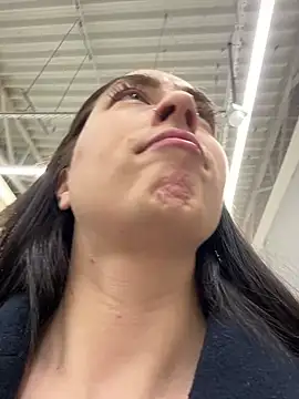 Holly Play online show from 02.14.25