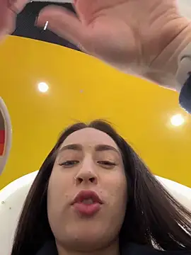 Holly Play online show from 02.25.25