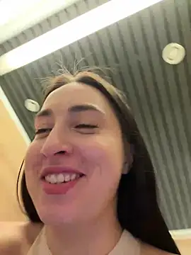 Holly Play online show from 03.07.25