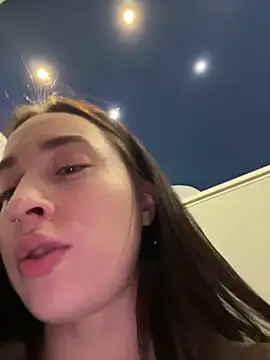 Holly Play online show from 03.14.25