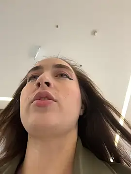 Holly Play online show from 10.09.25