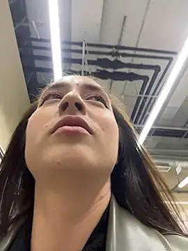 Holly Play online show from 10.30.25