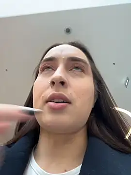 Holly Play online show from 11.11.25