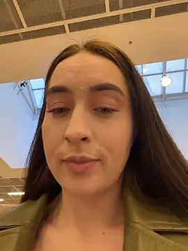 Holly Play online show from 11.12.25