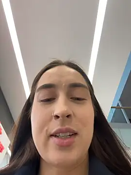 Holly Play online show from 11.26.25