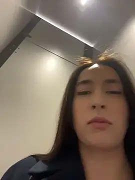 Holly Play online show from 03.09.26