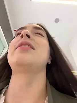 Holly Play online show from 04.04.26