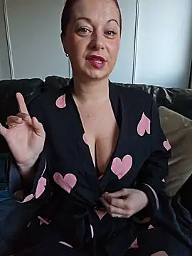 Chaudesquirt online show from 03.10.26