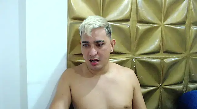 Snapshot of BOYSPEIN chatting on 01.25.25 BOYSPEIN online show from 01.25.25