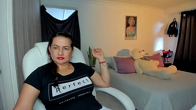 lucy diiaz online show from 12.03.25