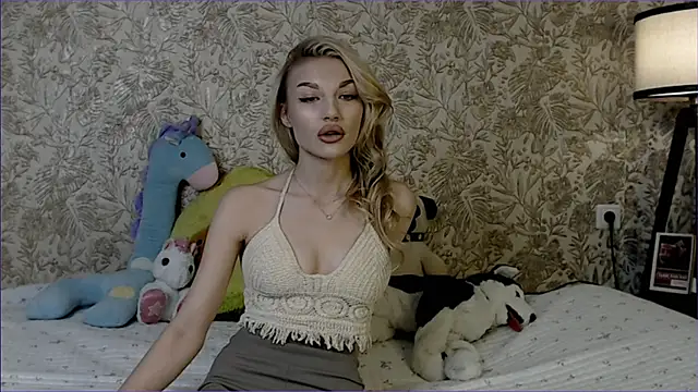 Ella Milla online show from 11.23.25