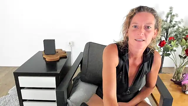 MendiPetite online show from 09.11.25