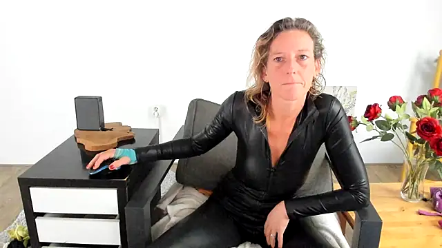 MendiPetite online show from 10.06.25