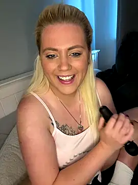 Blondiee3088 online show from 10.28.25