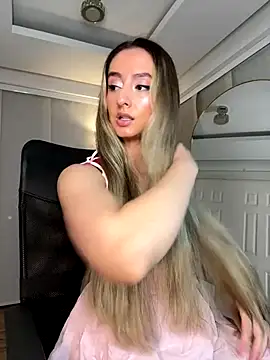 nicollefiorett online show from 10.15.25