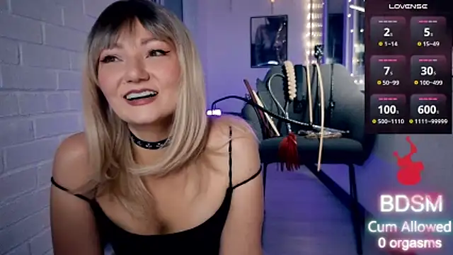 Snapshot of Sandralawrence chatting on 11.07.25 Sandralawrence online show from 11.07.25