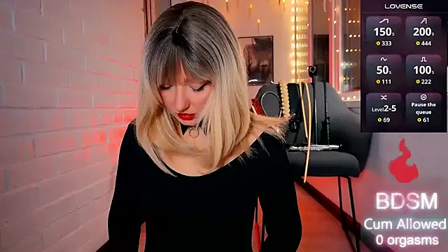 Snapshot of Sandralawrence chatting on 11.21.25 Sandralawrence online show from 11.21.25