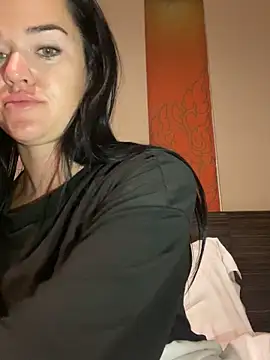 English-Chloe96 online show from 10.28.25