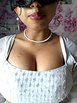 Snapshot of sandy_naughty chatting on 02.13.26 sandy naughty online show from 02.13.26