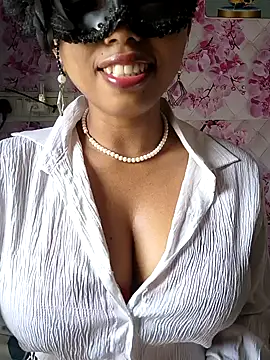 Snapshot of sandy_naughty chatting on 02.14.26 sandy naughty online show from 02.14.26