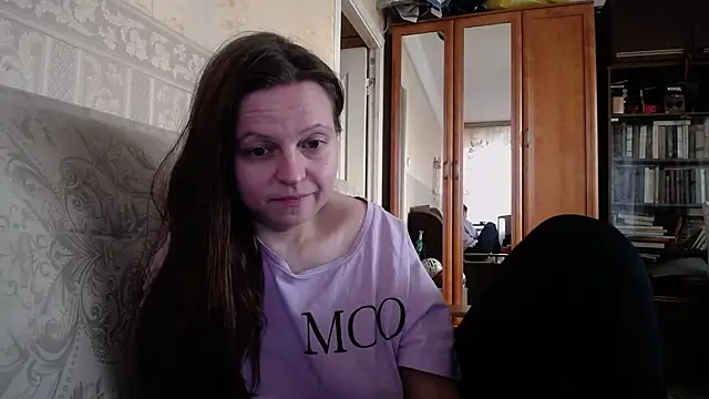 Snapshot of CatMelissa chatting on 12.04.24 CatMelissa online show from 12.04.24