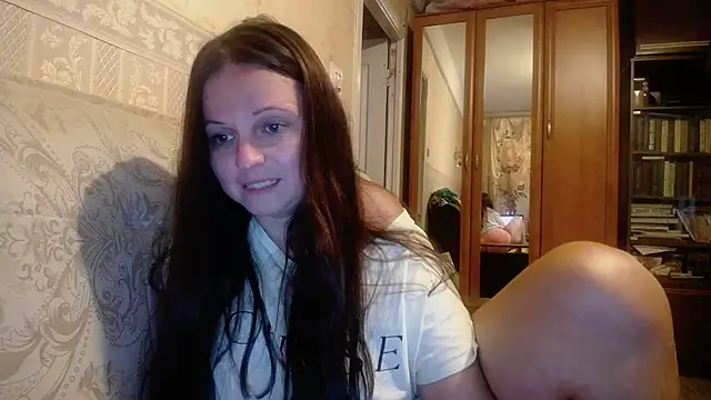 Snapshot of CatMelissa chatting on 09.15.25 CatMelissa online show from 09.15.25