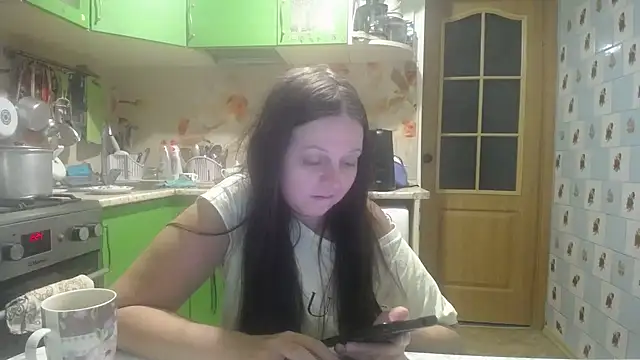 Snapshot of CatMelissa chatting on 10.20.25 CatMelissa online show from 10.20.25