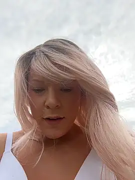 EllaSnow online show from 04.12.26