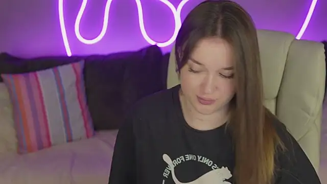 DonnaLustt online show from 11.17.25