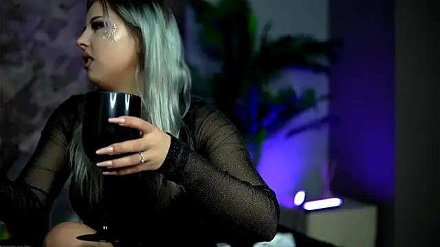 Snapshot of AudreySosa chatting on 11.12.25 AudreySosa online show from 11.12.25