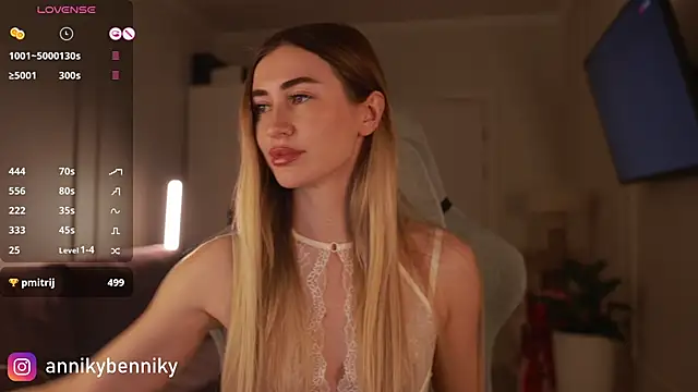 Snapshot of Coconutkittyy chatting on 12.14.24 Coconutkittyy online show from 12.14.24