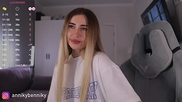 Snapshot of Coconutkittyy chatting on 12.26.24 Coconutkittyy online show from 12.26.24