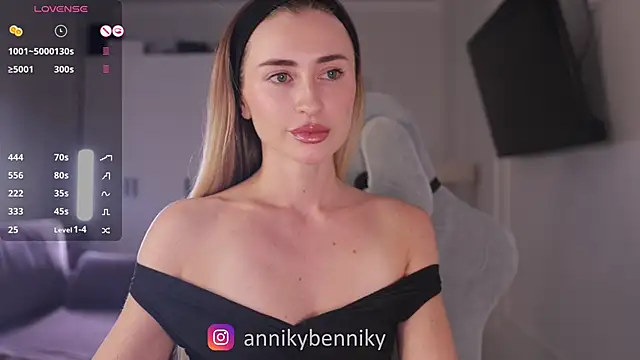 Snapshot of Coconutkittyy chatting on 02.17.25 Coconutkittyy online show from 02.17.25