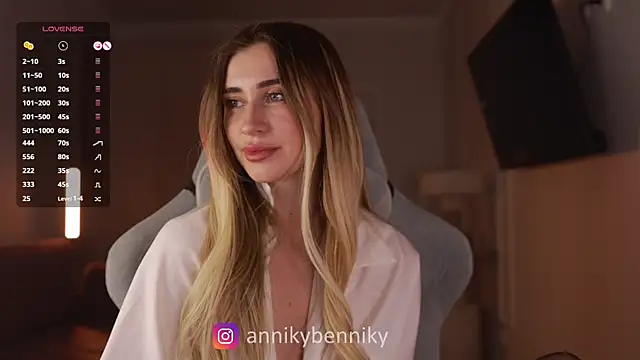 Snapshot of Coconutkittyy chatting on 03.04.25 Coconutkittyy online show from 03.04.25