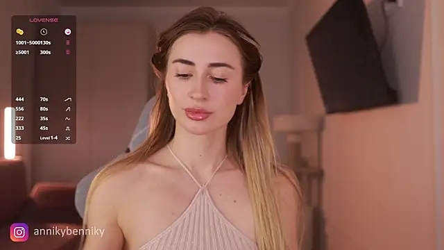 Snapshot of Coconutkittyy chatting on 03.09.25 Coconutkittyy online show from 03.09.25