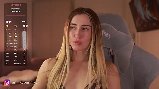 Snapshot of Coconutkittyy chatting on 03.09.25 Coconutkittyy online show from 03.09.25