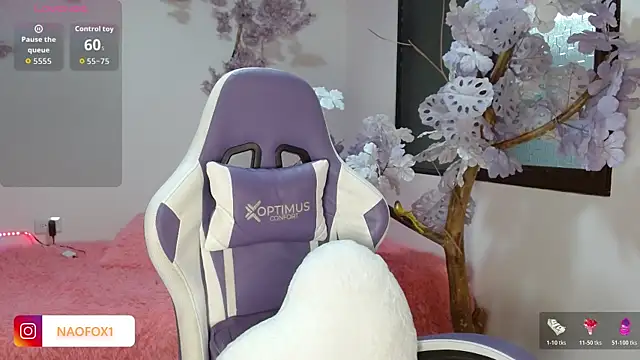 Snapshot of NaomiFox1 chatting on 11.05.25 NaomiFox1 online show from 11.05.25