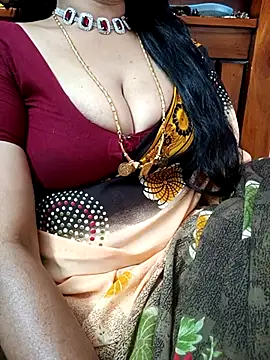 Snapshot of amala_ss chatting on 02.16.25 amala ss online show from 02.16.25
