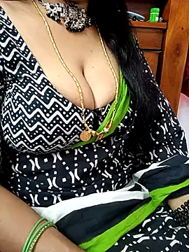 Snapshot of amala_ss chatting on 02.17.25 amala ss online show from 02.17.25