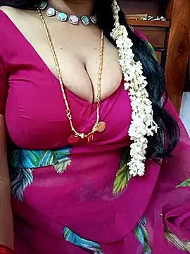 Snapshot of amala_ss chatting on 03.10.25 amala ss online show from 03.10.25
