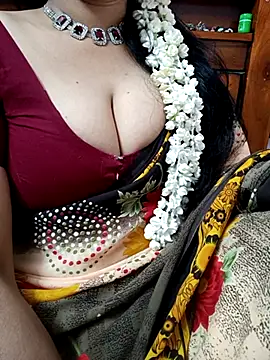 Snapshot of amala_ss chatting on 03.17.25 amala ss online show from 03.17.25