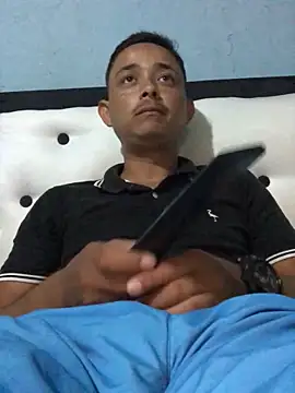 isacalejandroo online show from 02.11.25