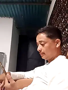 isacalejandroo online show from 02.25.25