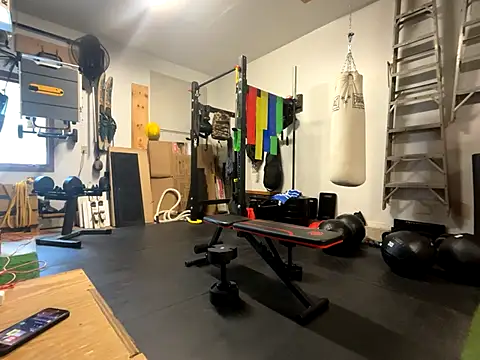 Snapshot of MissSwitch chatting on 12.04.24 MissSwitch online show from 12.04.24