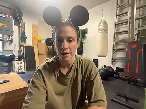 Snapshot of MissSwitch chatting on 12.10.24 MissSwitch online show from 12.10.24